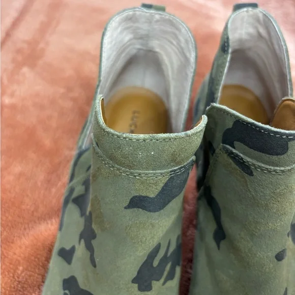 Lucky Brand Camo Suede Ankle Booties Western Low Heel Boots - Picture 4 of 10